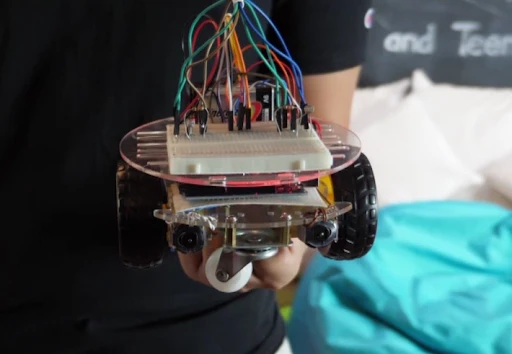 Robotic car, by Kenji Eu